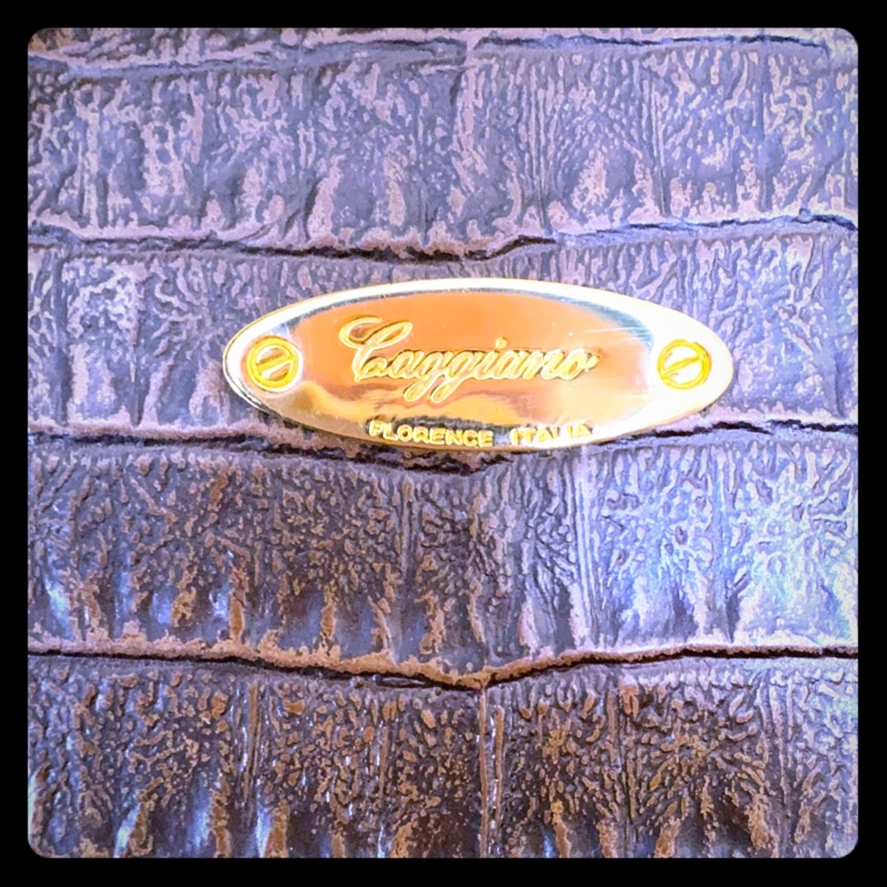 Caggiano Italian leather handbag w wooden handles